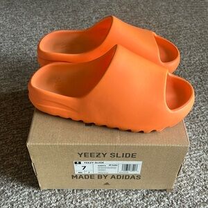 YEEZY SLIDE made by ADIDAS. Men’s 7/womens 8.5